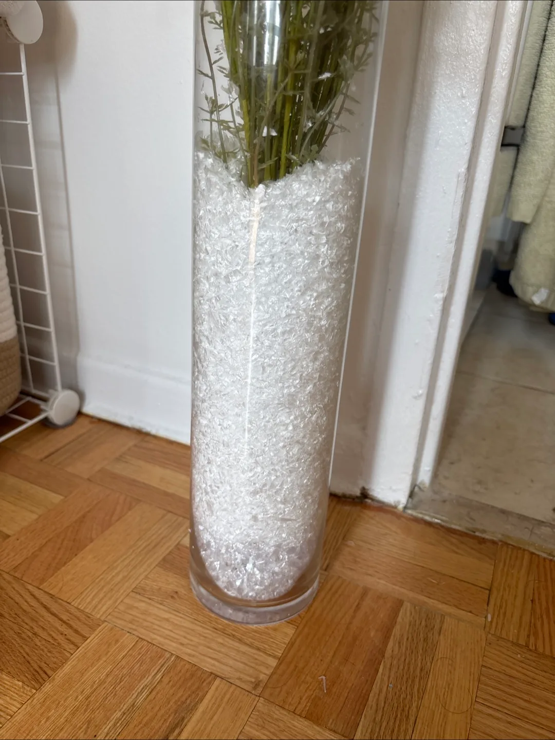 🧡 Faux White Flowers in Vase image indicator(3)