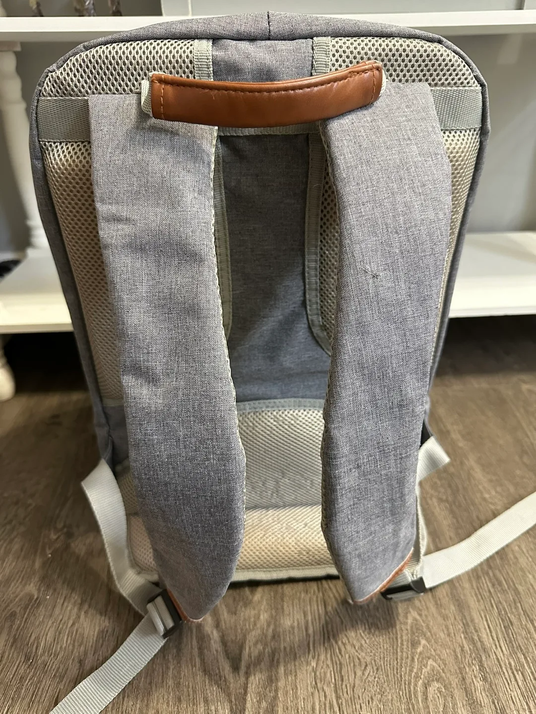 Grey Pet Carrier Backpack image indicator(4)