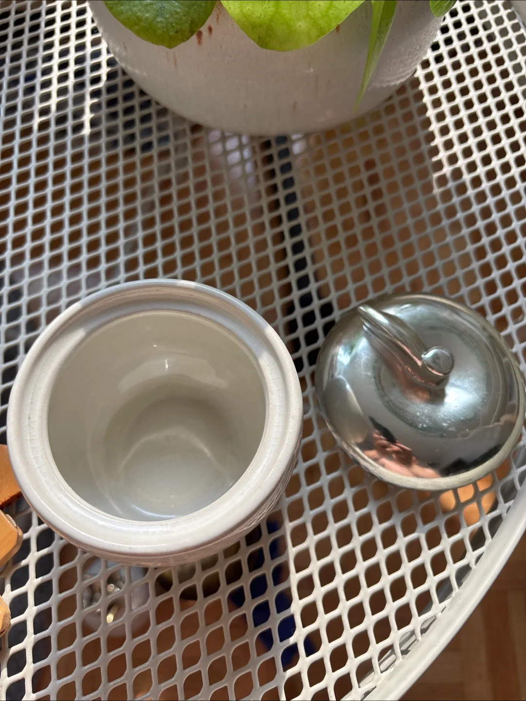 🧡 Ceramic Apple Shaped Jar with Lid image indicator(2)