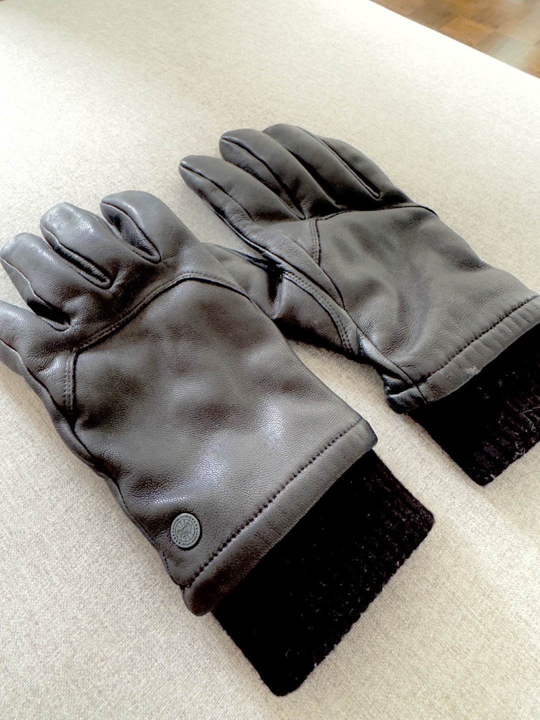 Canada Goose Leather Gloves - Black, Size L