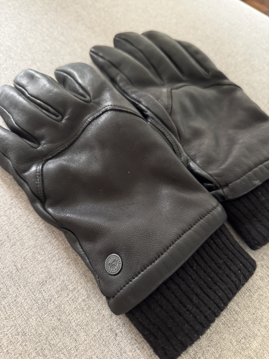 Canada Goose Leather Gloves - Black, Size L - photo 3