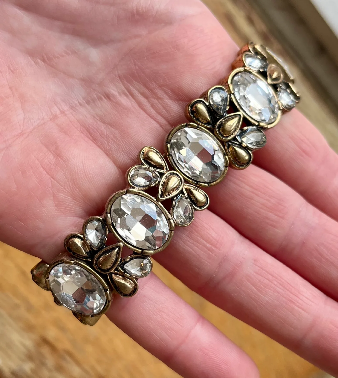 Rhinestone Stretchy Gold and White Bracelet image indicator(2)