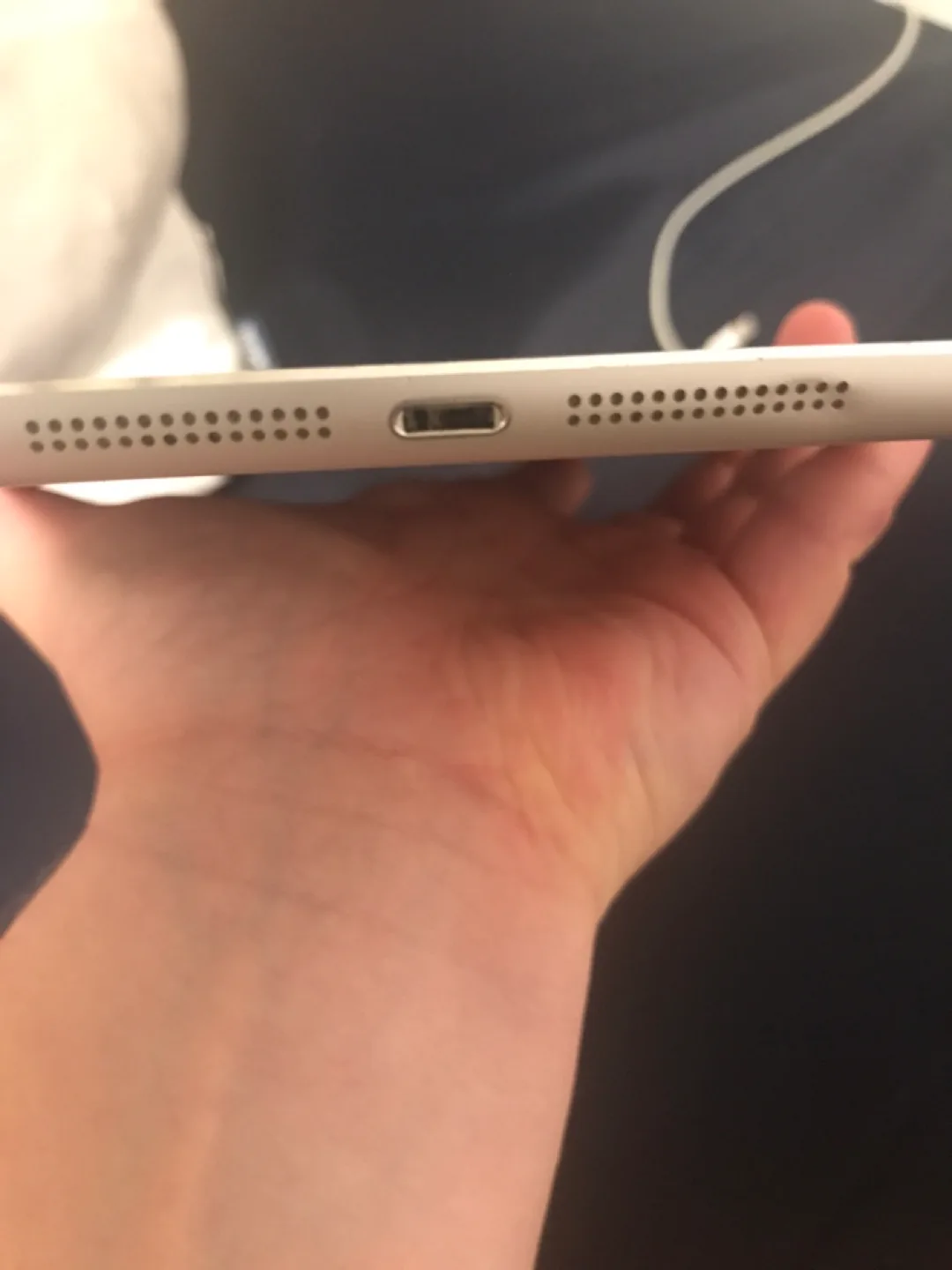 White iPad Mini image indicator(3)