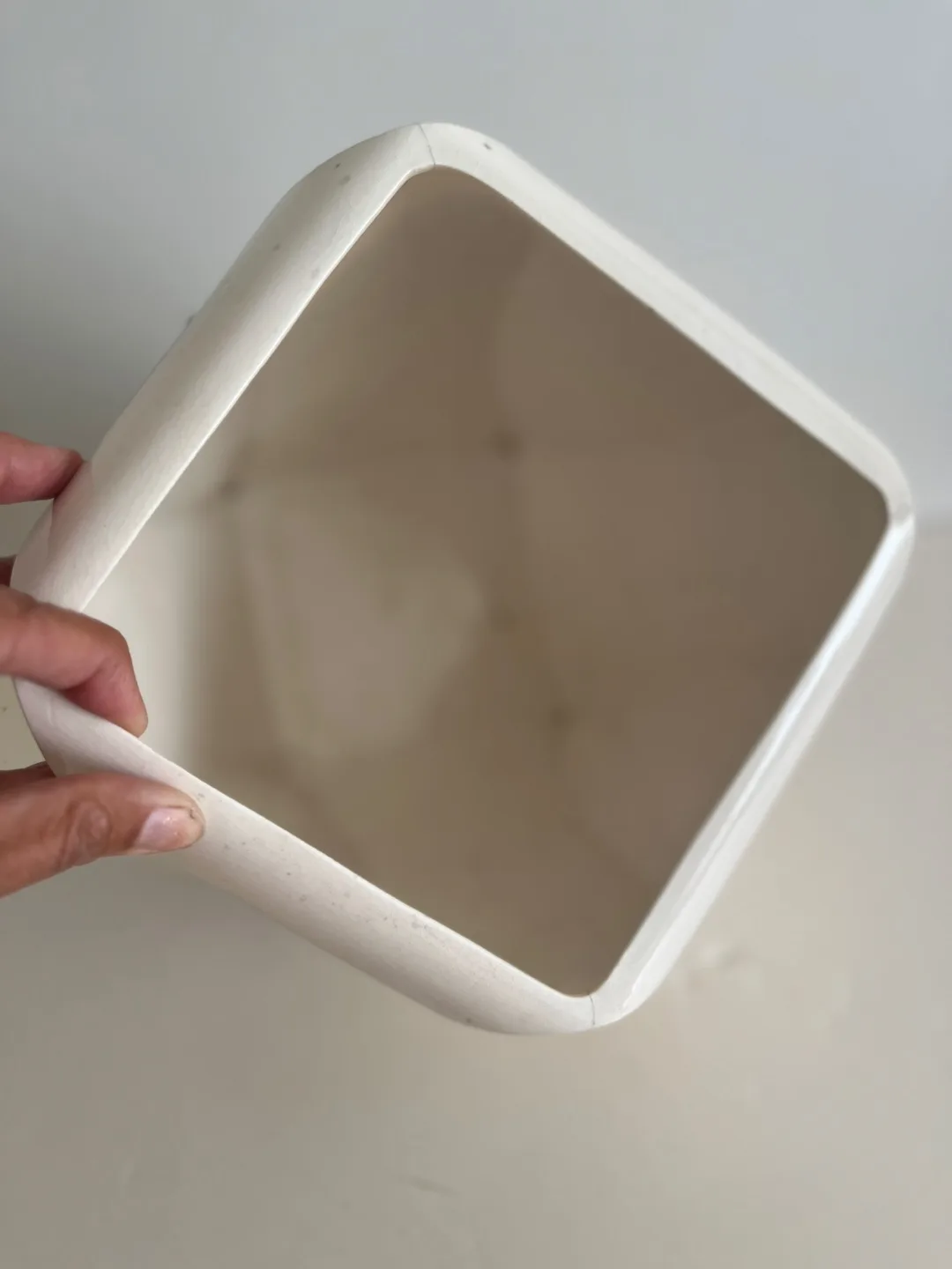 Modern White Ceramic Planter image indicator(2)