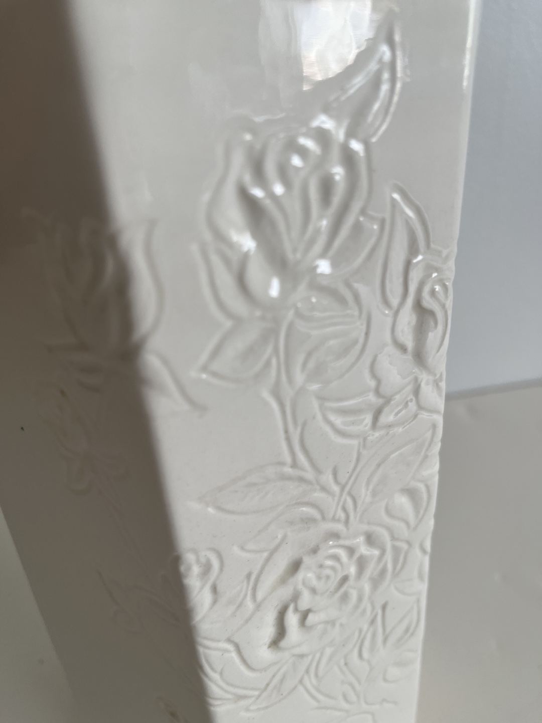 White Floral Embossed Vase - photo 2