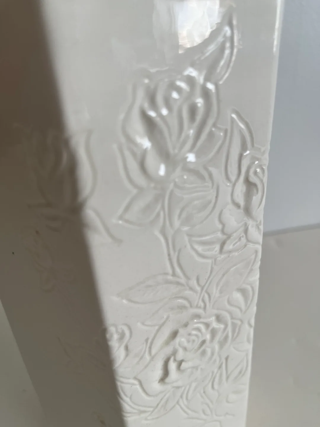White Floral Embossed Vase image indicator(2)