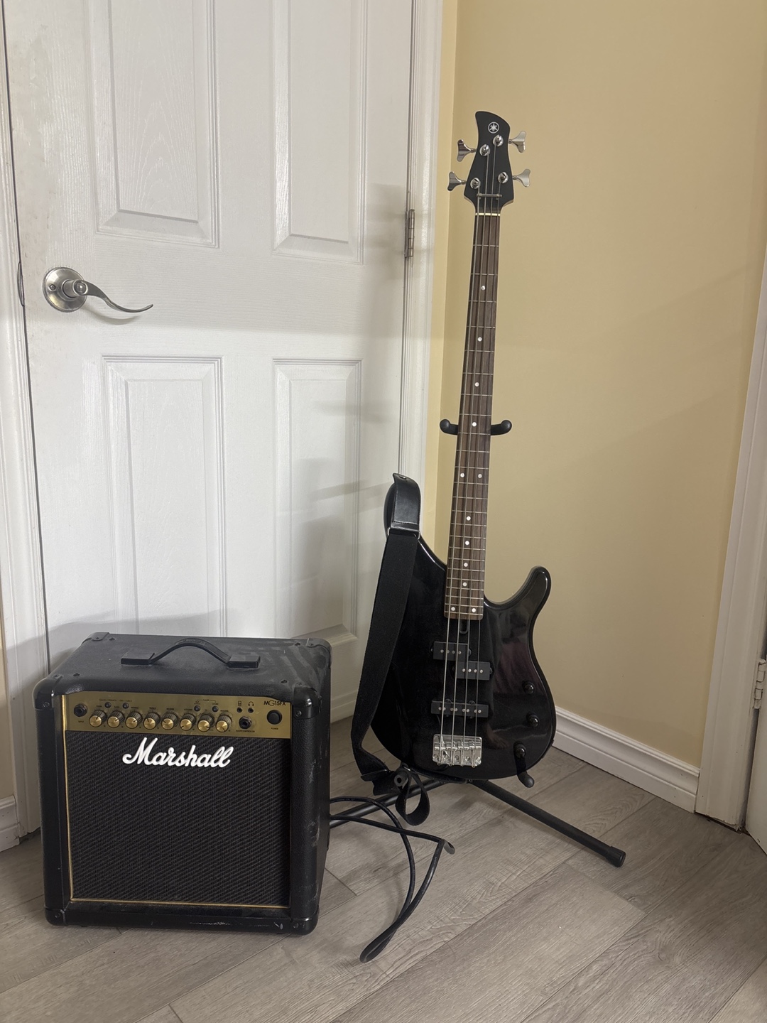 Yamaha TRBX174 Bass Guitar & Marshall MG15FX Amp