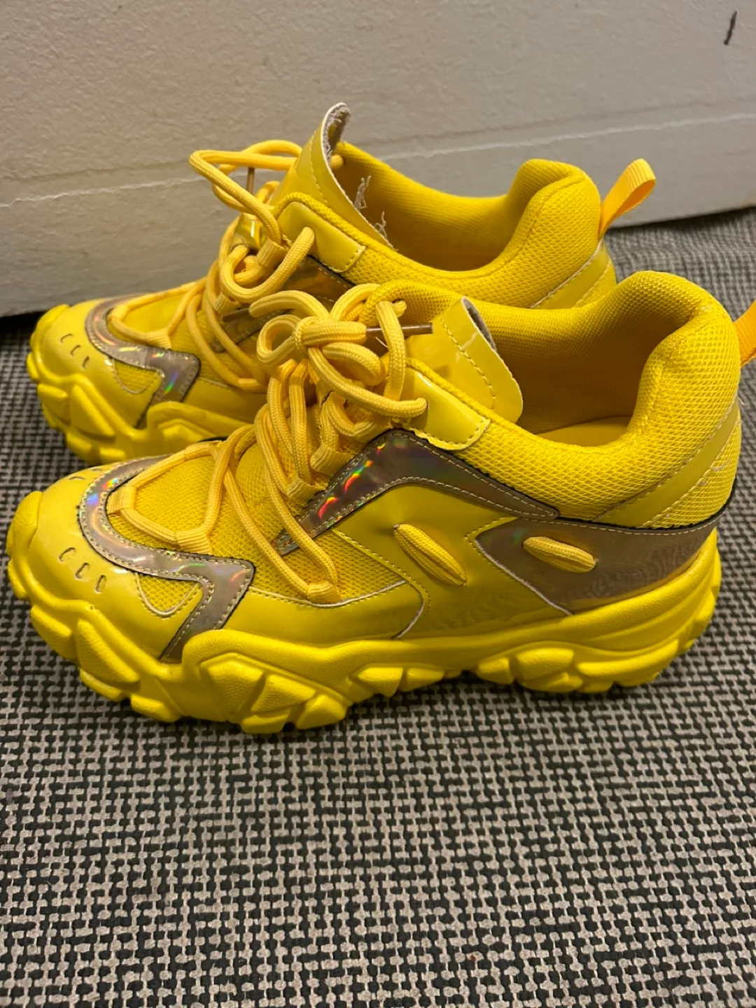 Yellow Fashion Sneakers Anthony Wang image indicator(2)