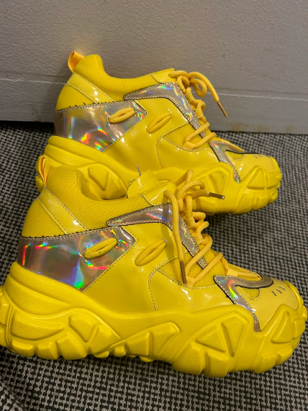 Yellow Fashion Sneakers Anthony Wang image indicator(3)