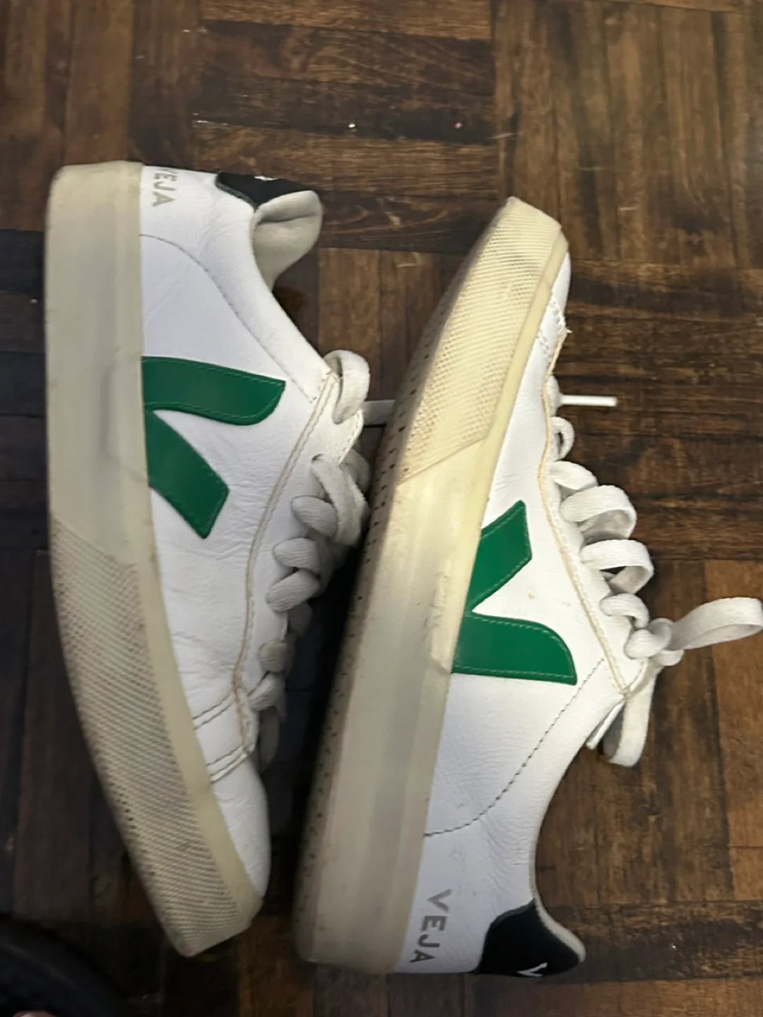 Veja White & Green Sneakers image indicator(2)