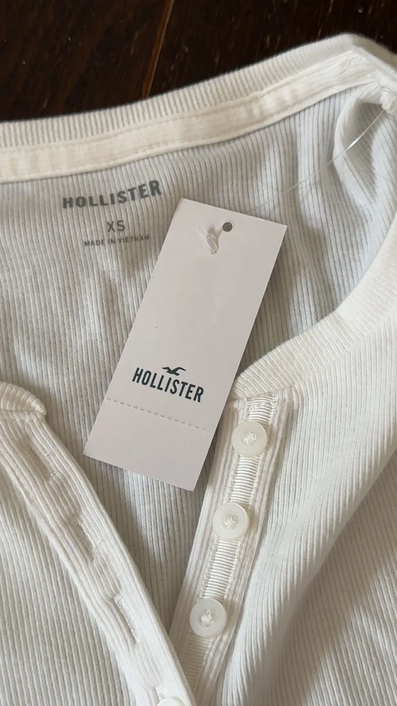 New Hollister White Henley Top XS image indicator(3)