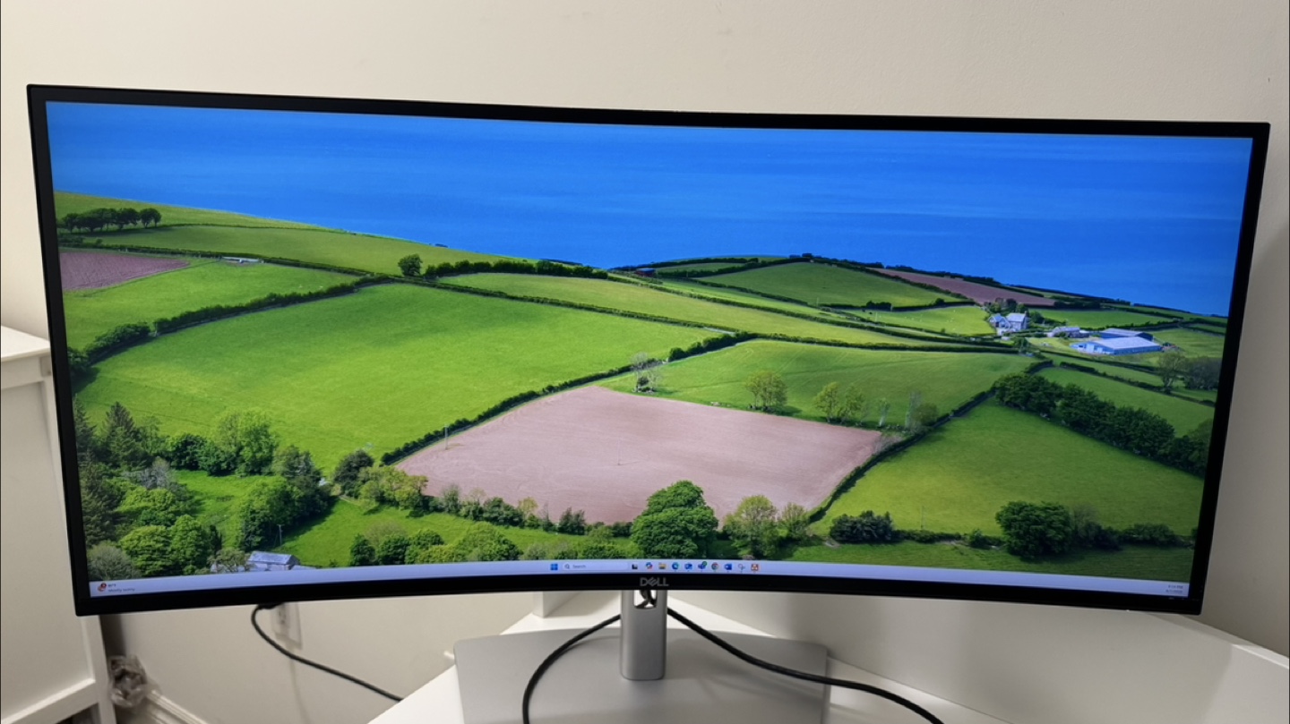 Dell 34 inch ultra-sharp Curved thunderbolt hub Monitor