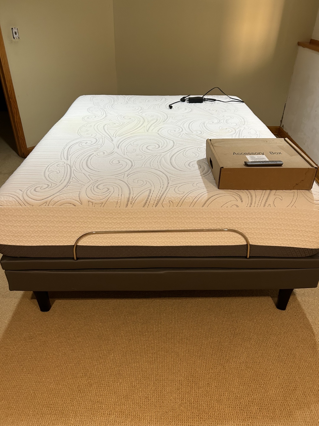 Serta Queen iComfort Mattress with Adjustable Base