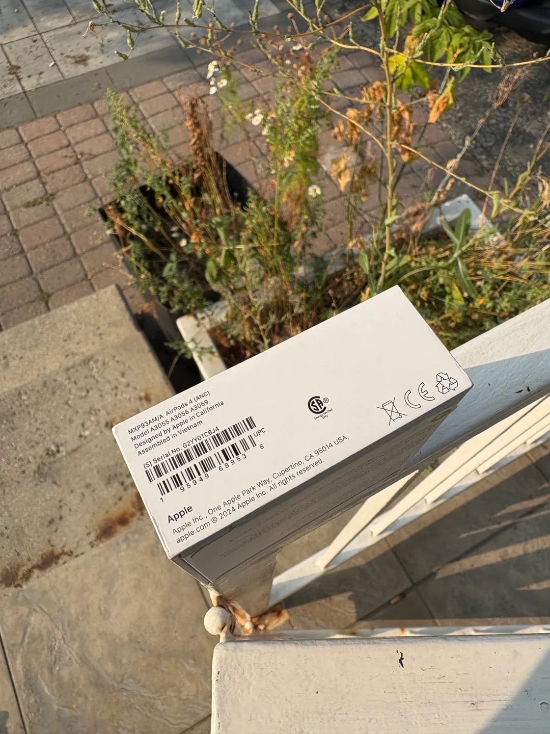 BRAND NEW! Apple Airpods 4 with ACTIVE NOISE CANCELLATION 2025 image indicator(4)