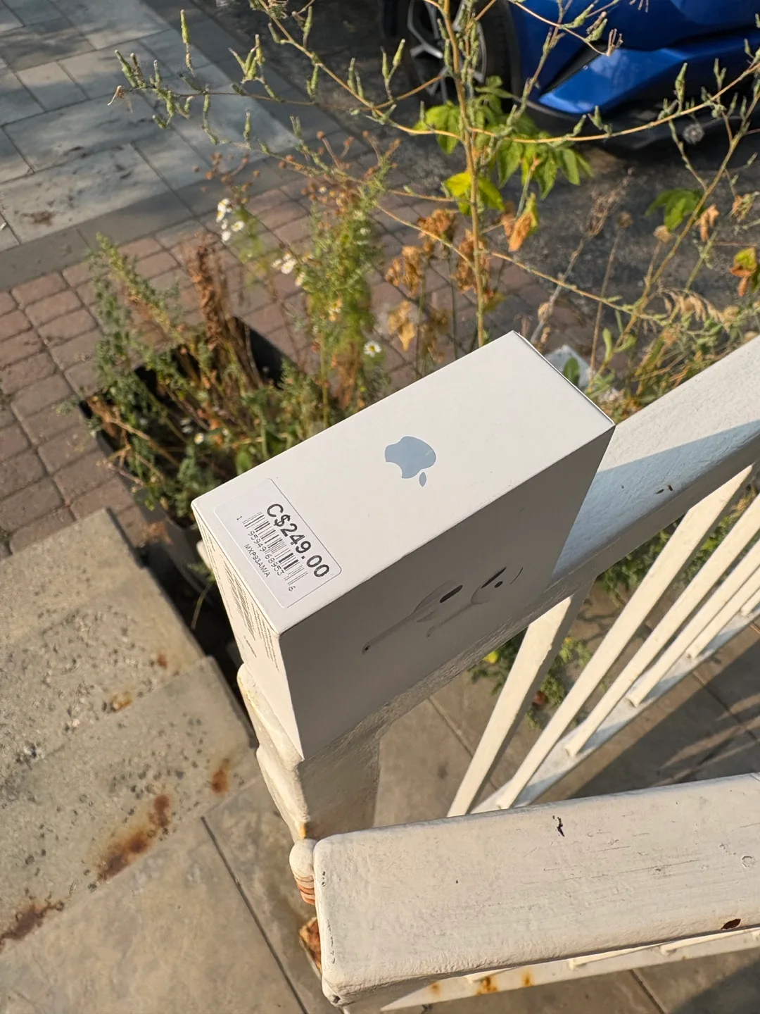 BRAND NEW! Apple Airpods 4 with ACTIVE NOISE CANCELLATION 2025 image indicator(6)