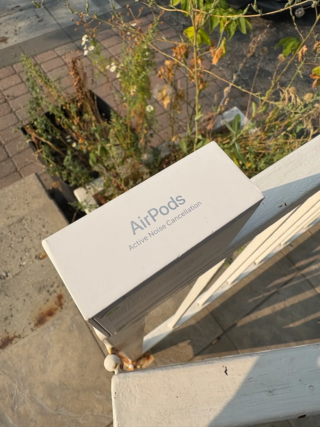 BRAND NEW! Apple Airpods 4 with ACTIVE NOISE CANCELLATION 2025 image indicator(5)