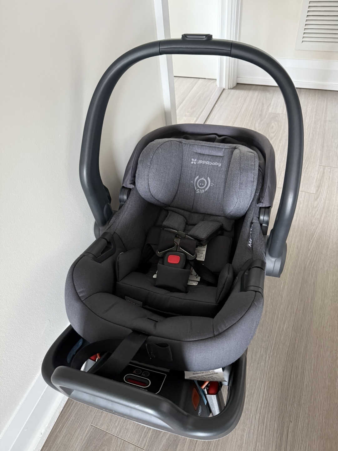 UPPAbaby Mesa v2 Infant Car Seat with base