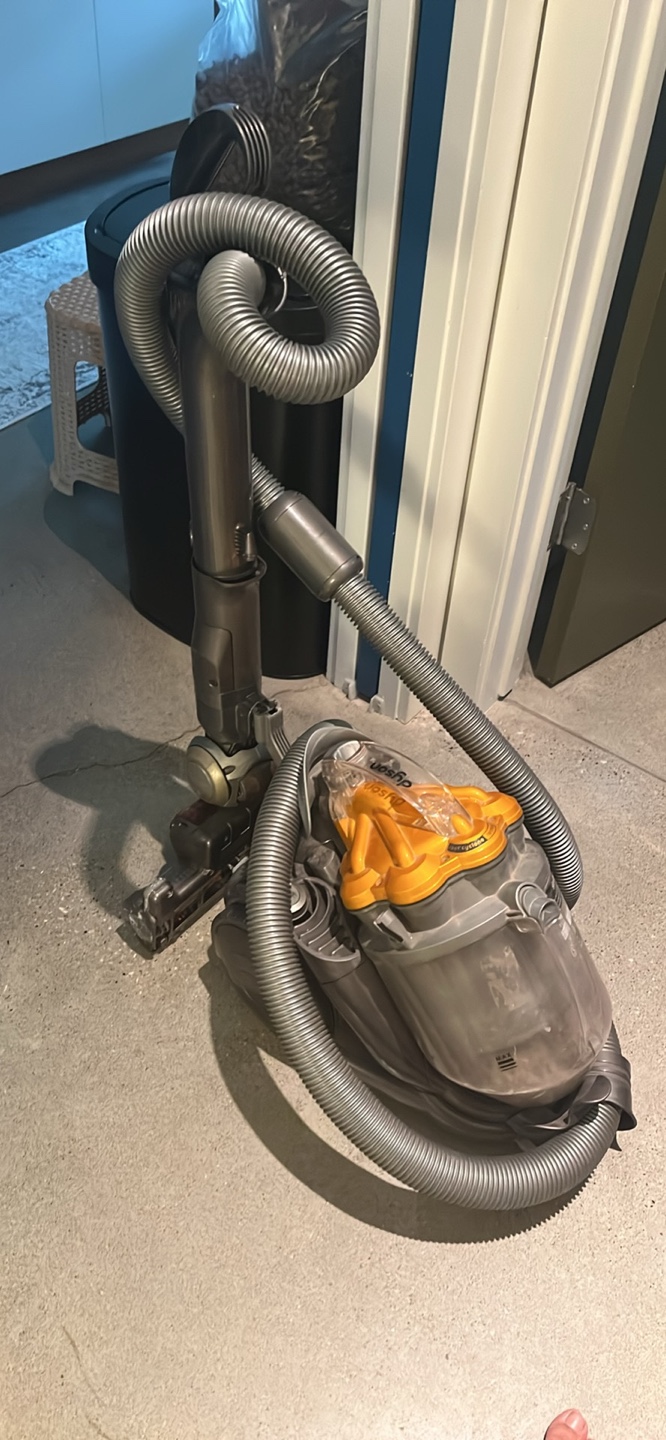 Dyson Vacuum Cleaner stowaway - photo 2