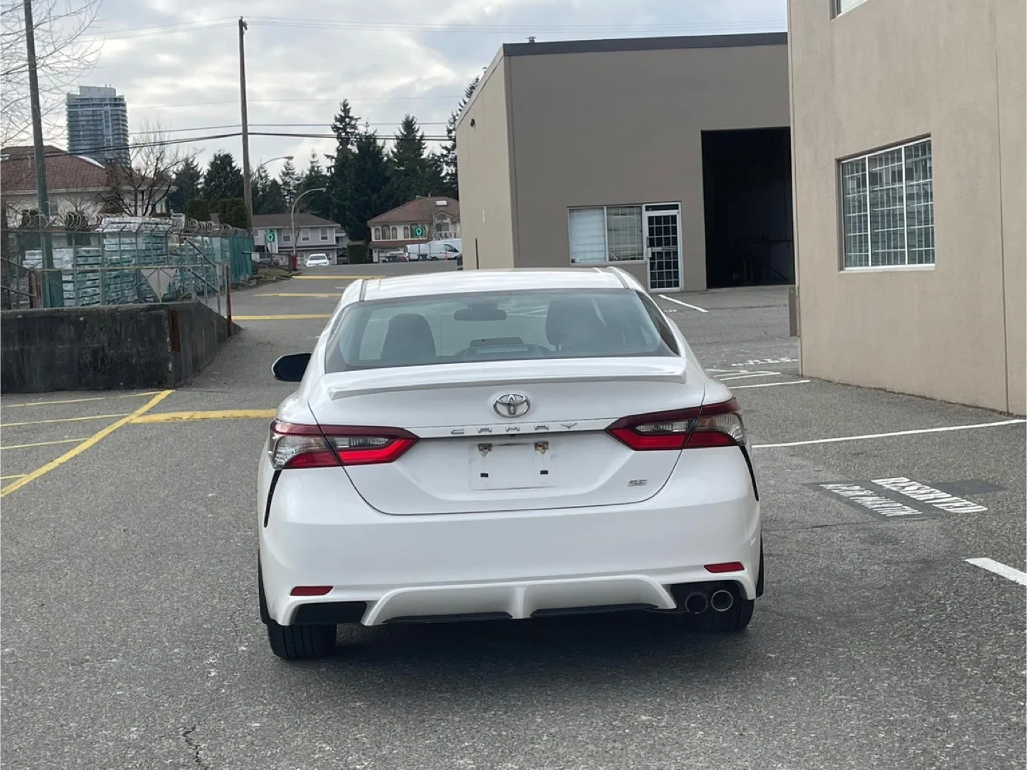 White Toyota Camry Sedan image indicator(6)