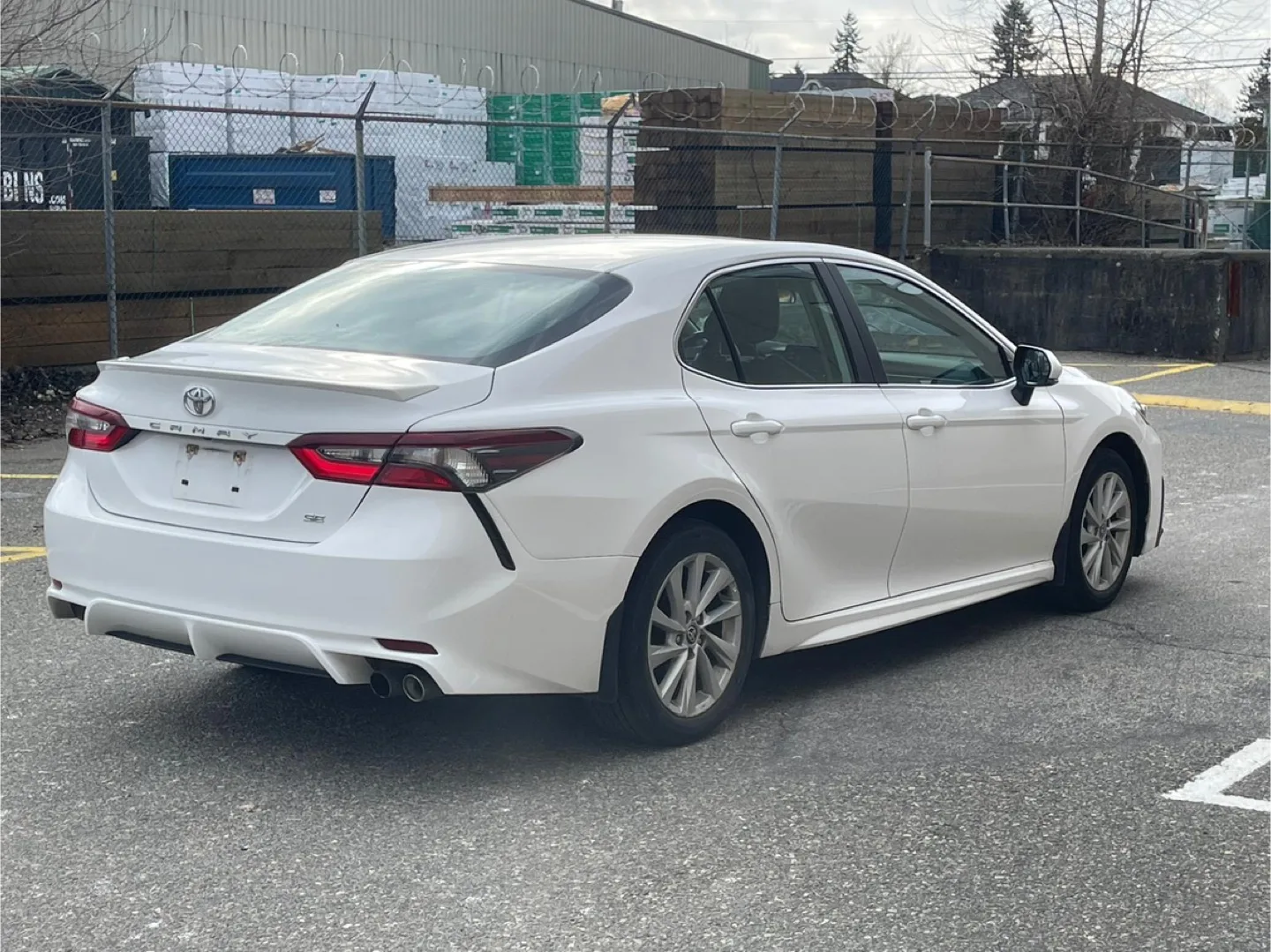 White Toyota Camry Sedan image indicator(2)