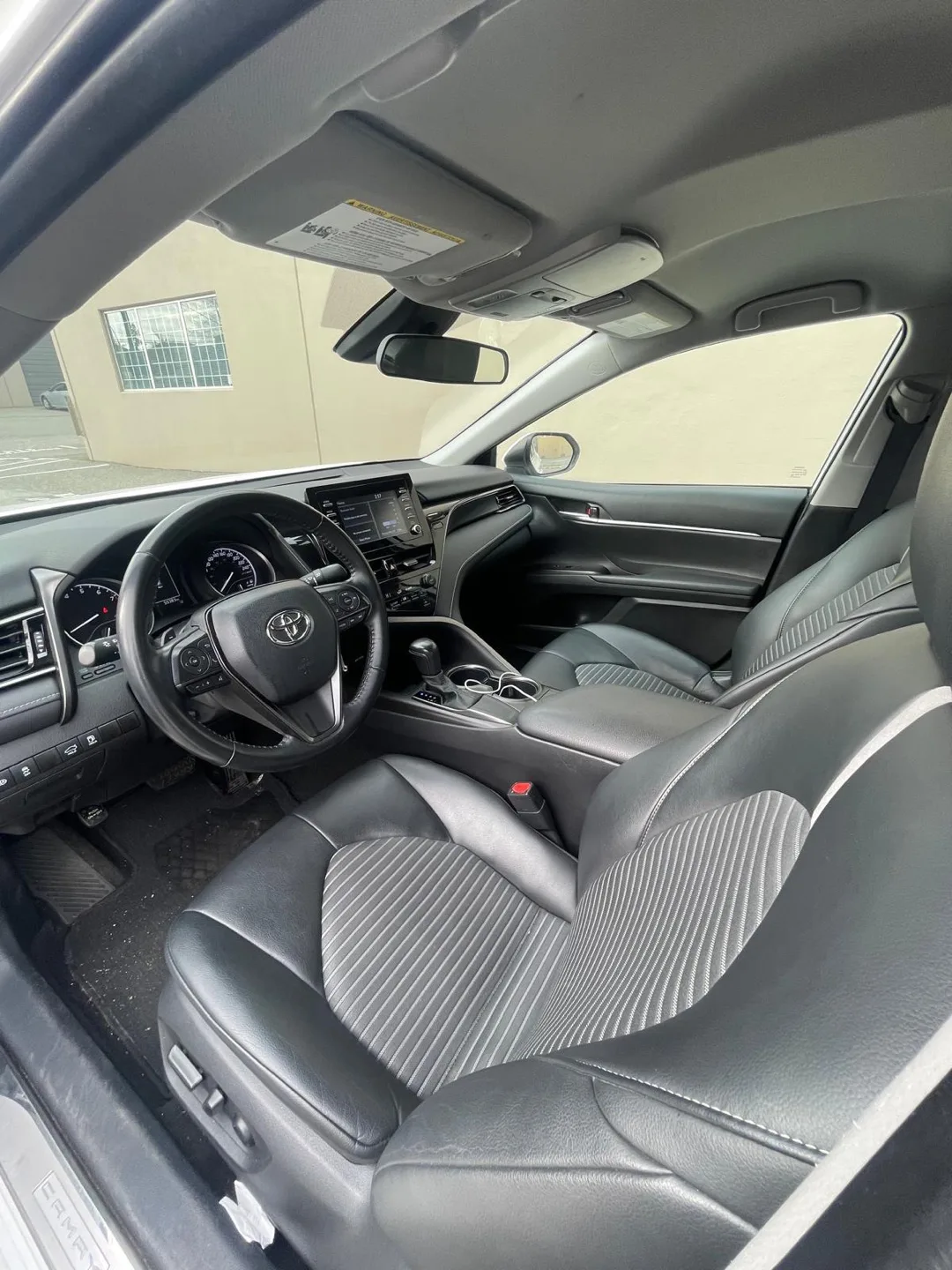 White Toyota Camry Sedan image indicator(8)