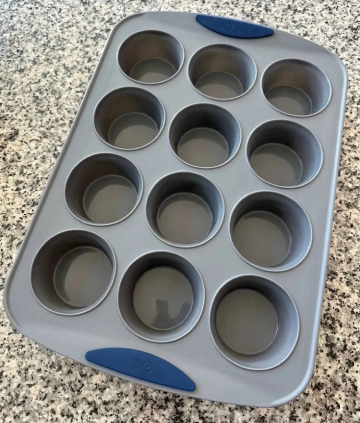 Sillicone Muffin Pan 12-Cup 🧡 thumbnail