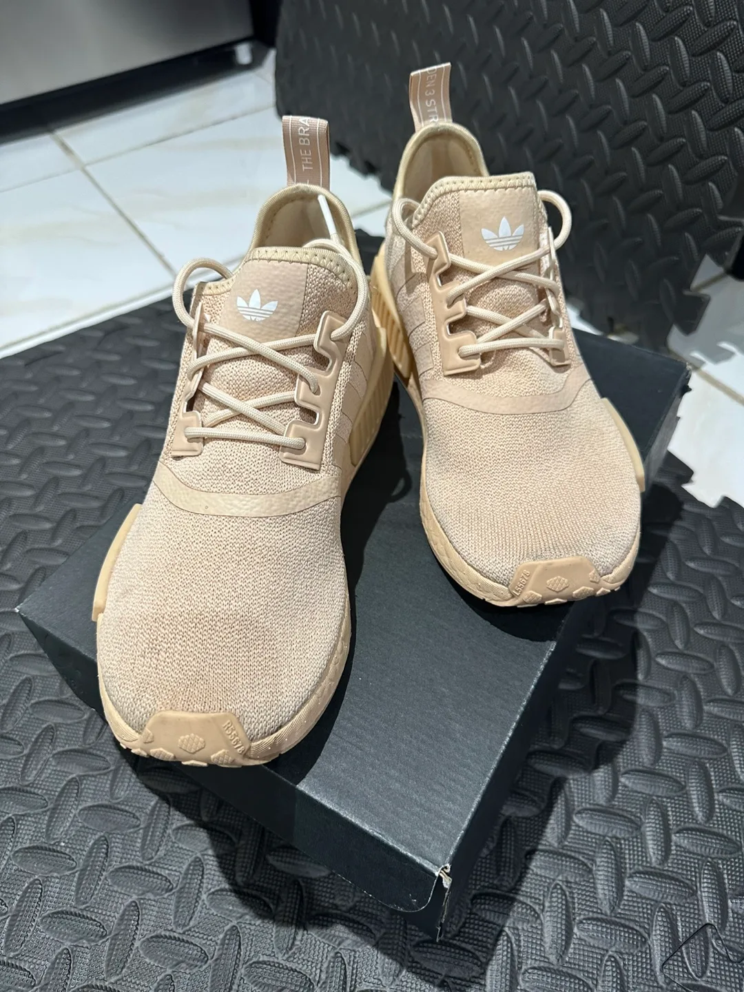 Adidas NMD R1 W Blush image indicator(4)