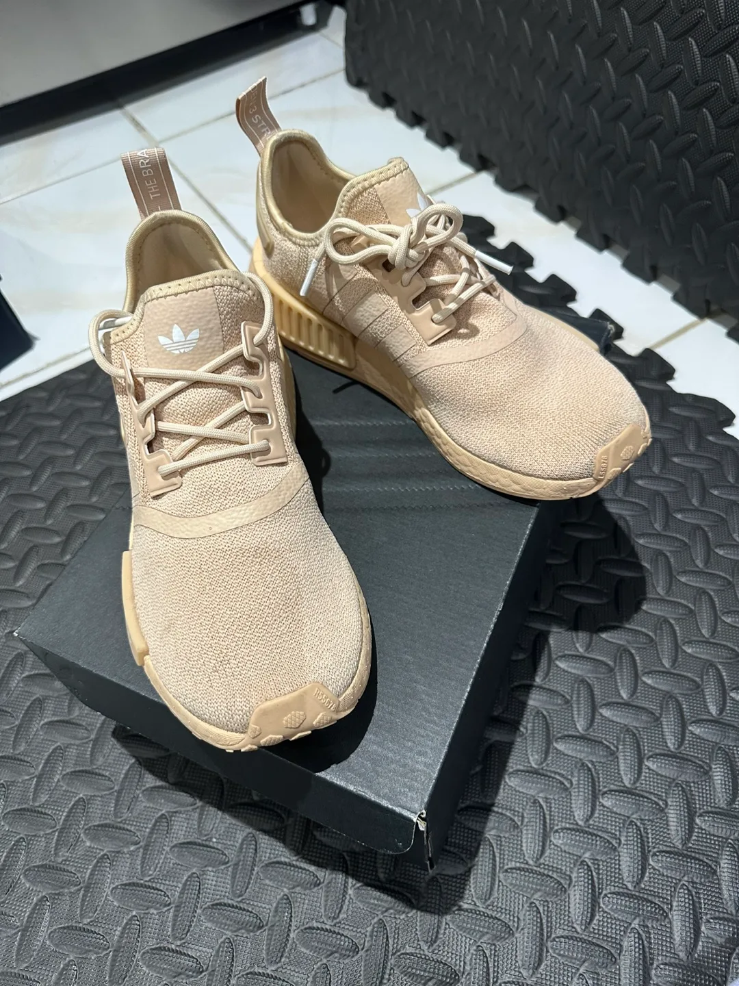 Adidas NMD R1 W Blush image indicator(3)