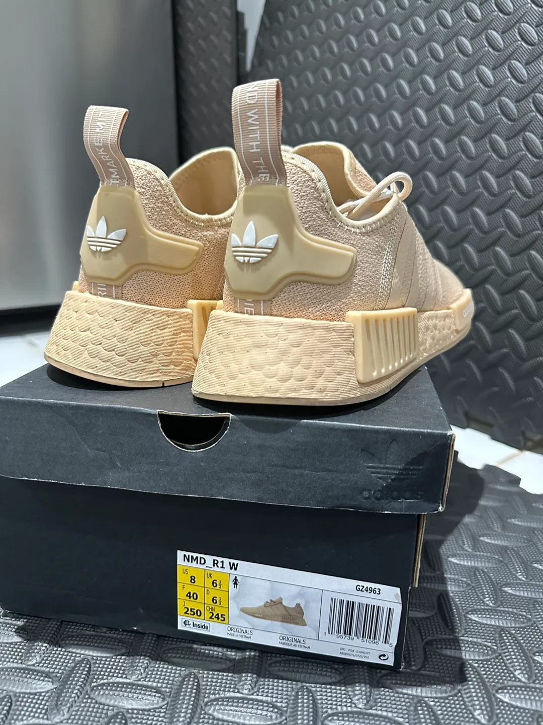 Adidas NMD R1 W Blush image indicator(2)