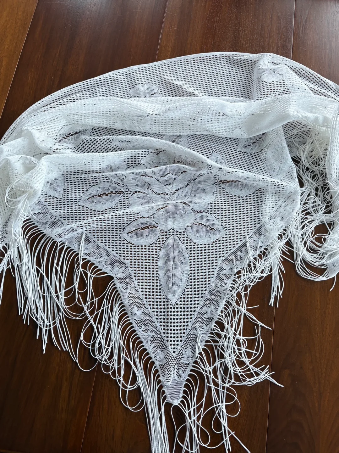 Vintage White Lace Shawl thumbnail