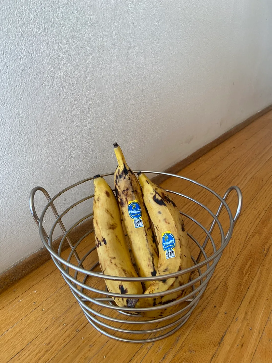 Metal wire fruit bowl - Bananas not included thumbnail