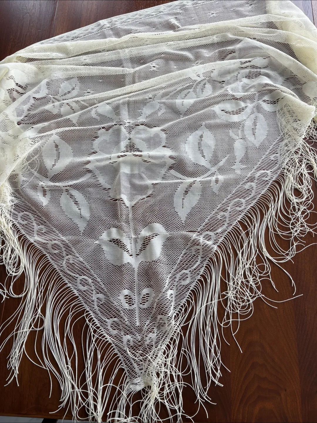 Vintage Cream Lace Shawl thumbnail