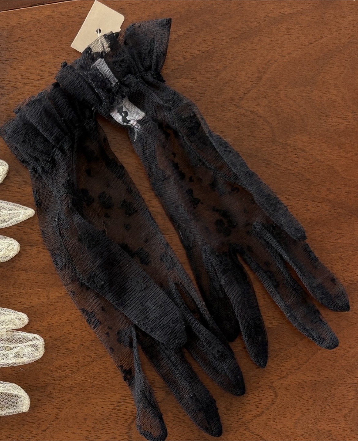 Vintage (NWT) Black lace Gloves