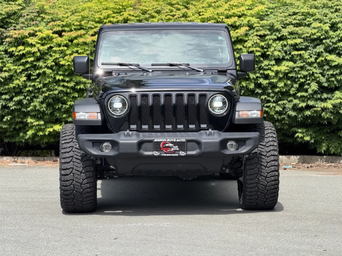 2023 Black jeep wrangler thumbnail