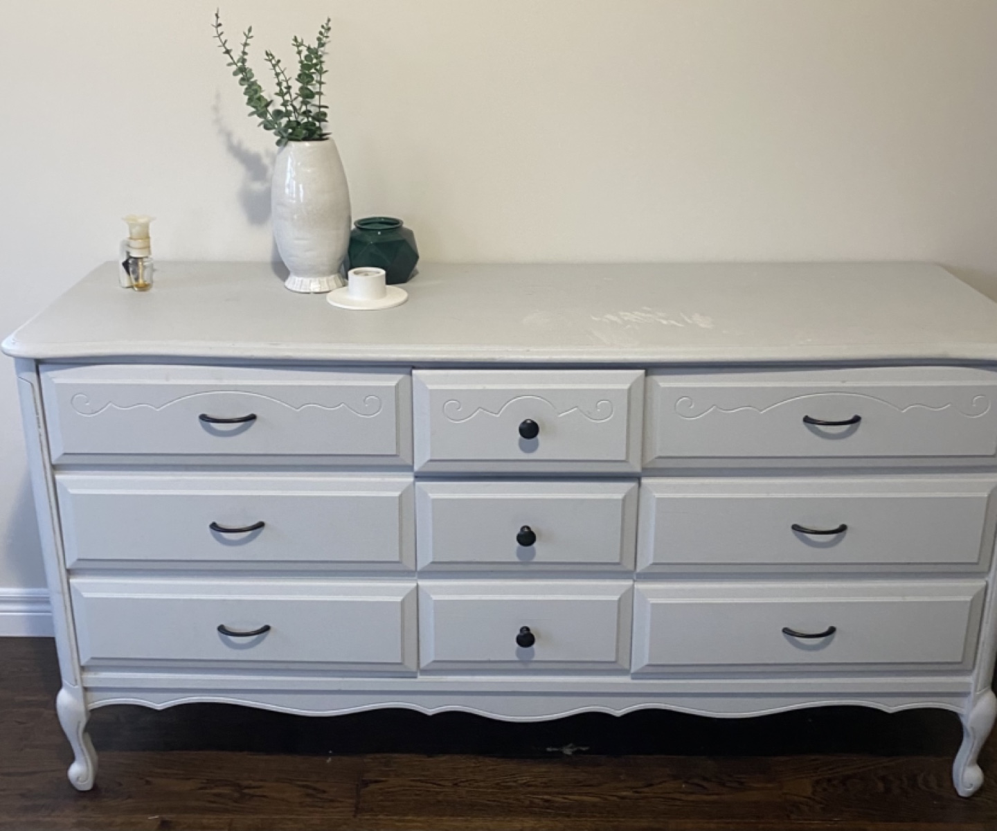 Light Grey 9-Drawer Dresser