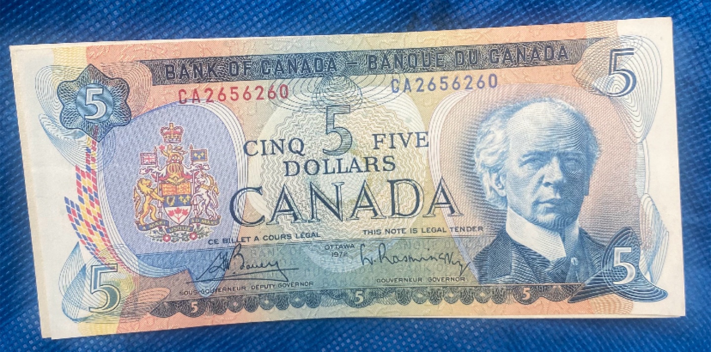 Unique $5 Canadian bill for collectors - photo 2