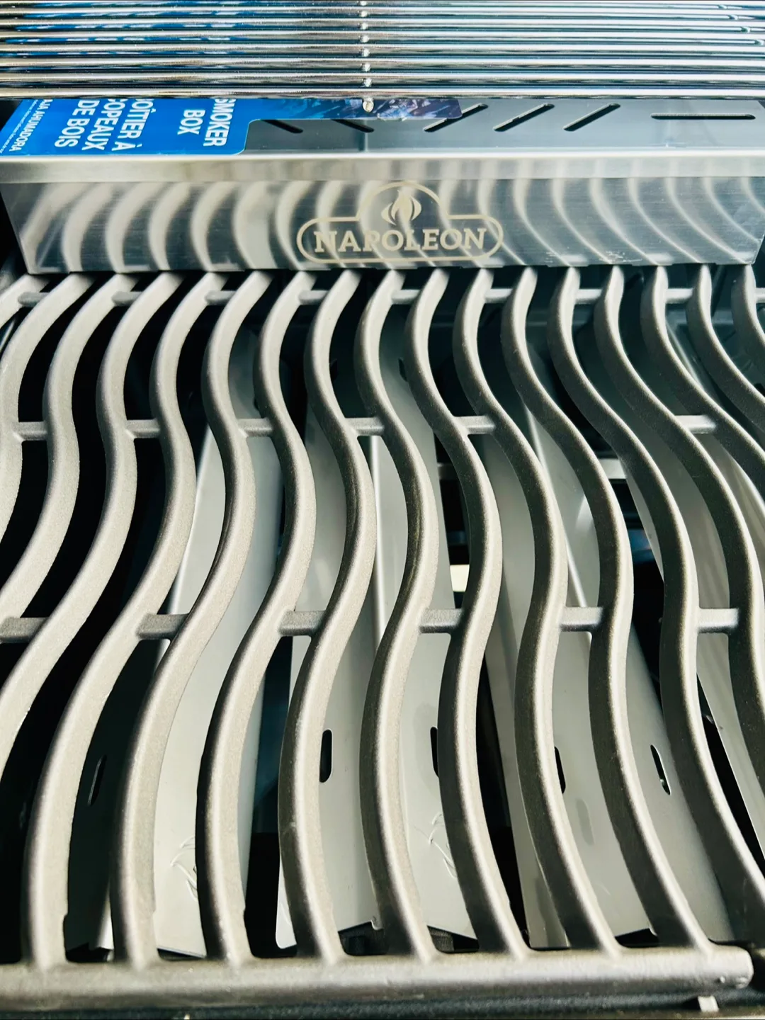 Napoleon Rogue XT Gas Grill image indicator(8)