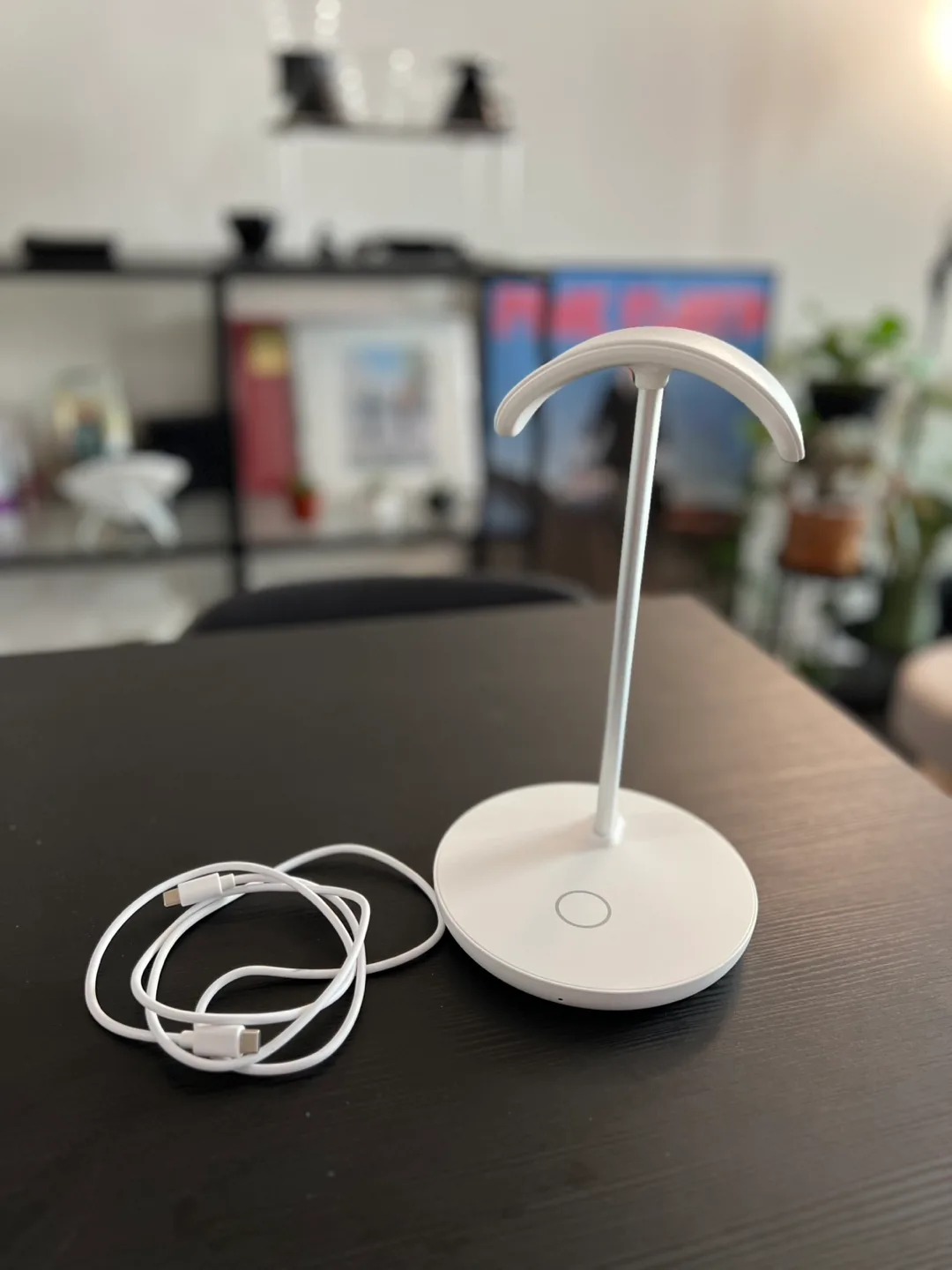 Headphone Stand with wireless charger thumbnail