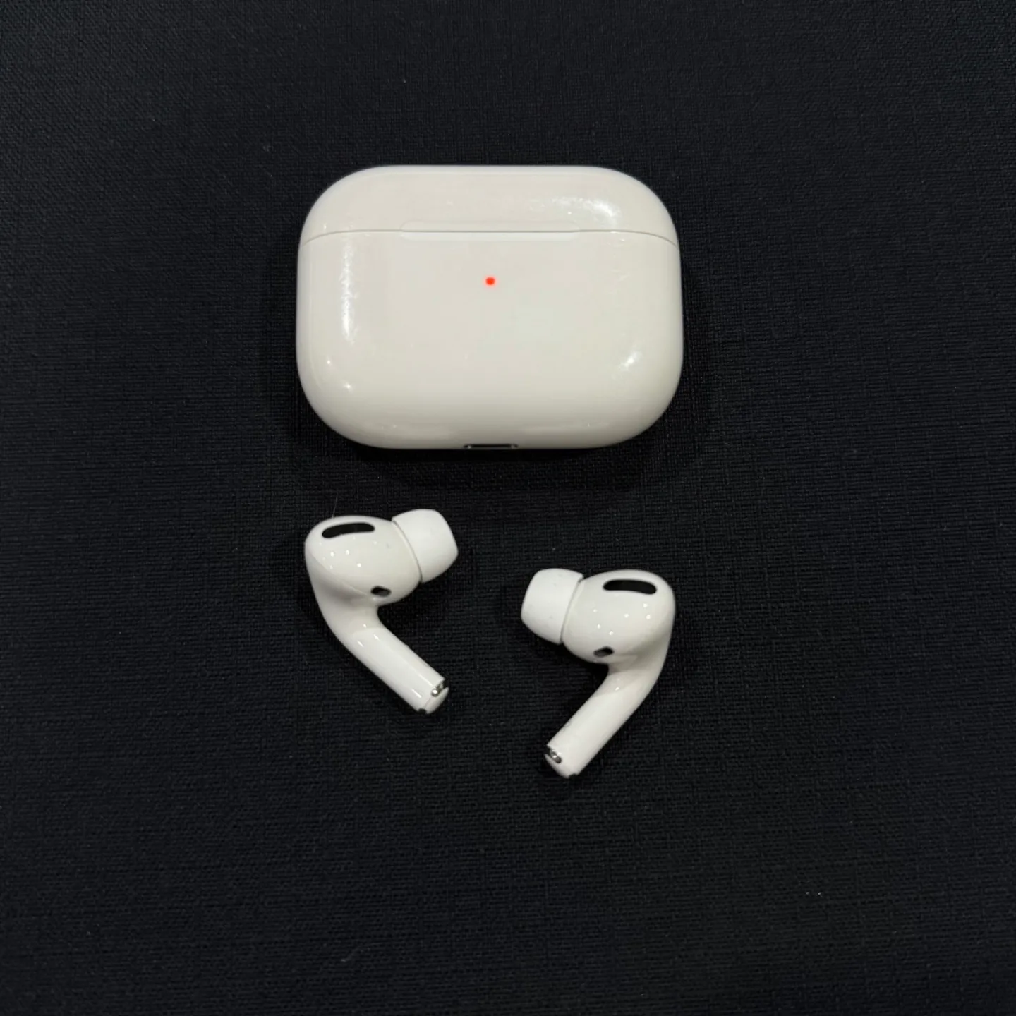 Apple AirPods Pro 1 (2nd generation) image indicator(3)
