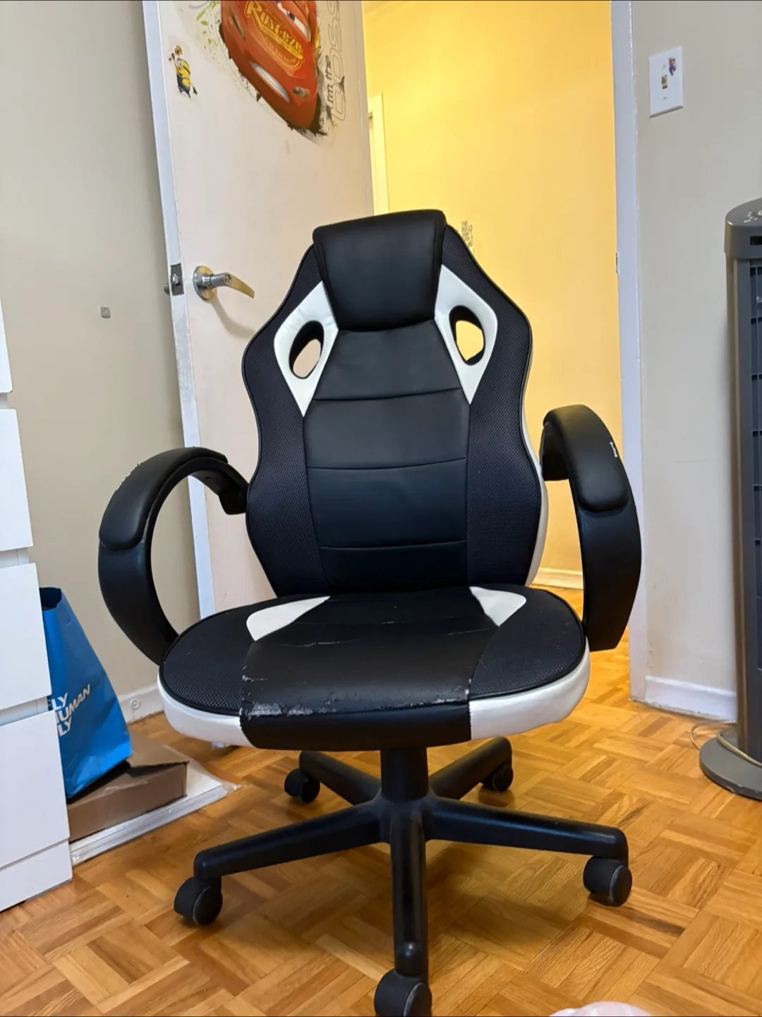 Black & White Gaming Chair thumbnail
