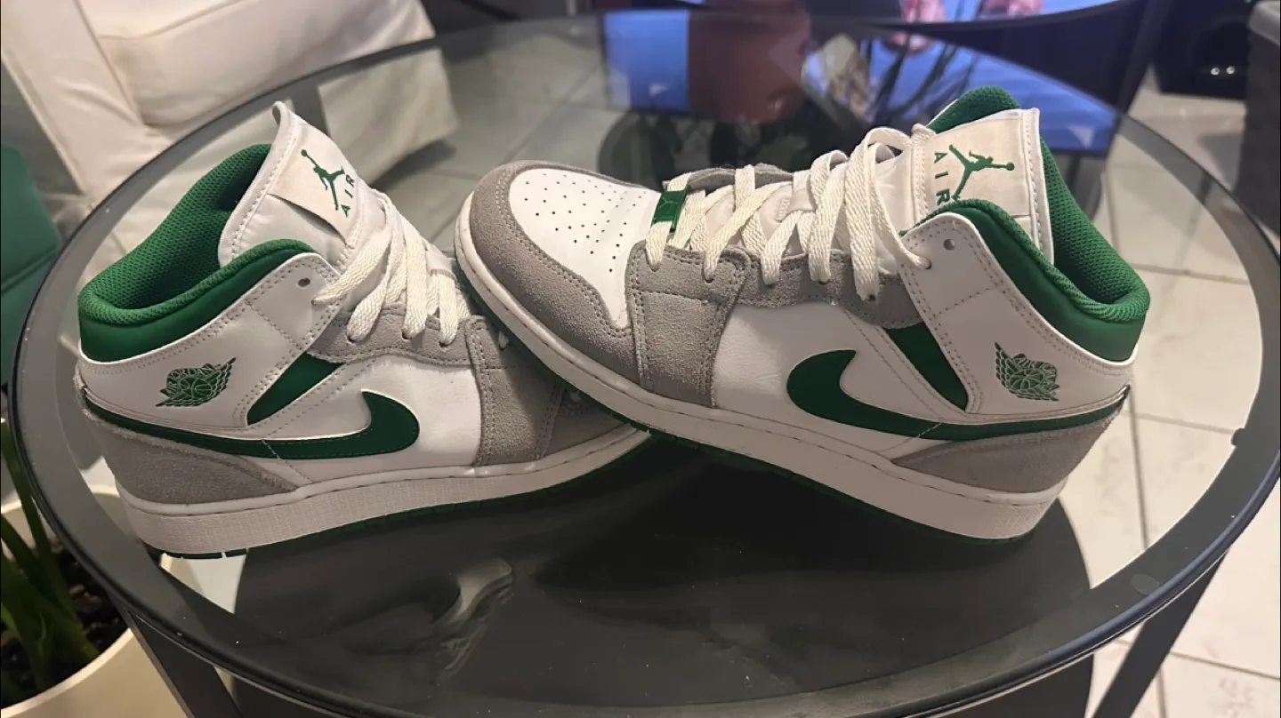 Air Jordan 1 Mid White/Green GOOD CONDITION AND CLEAN thumbnail