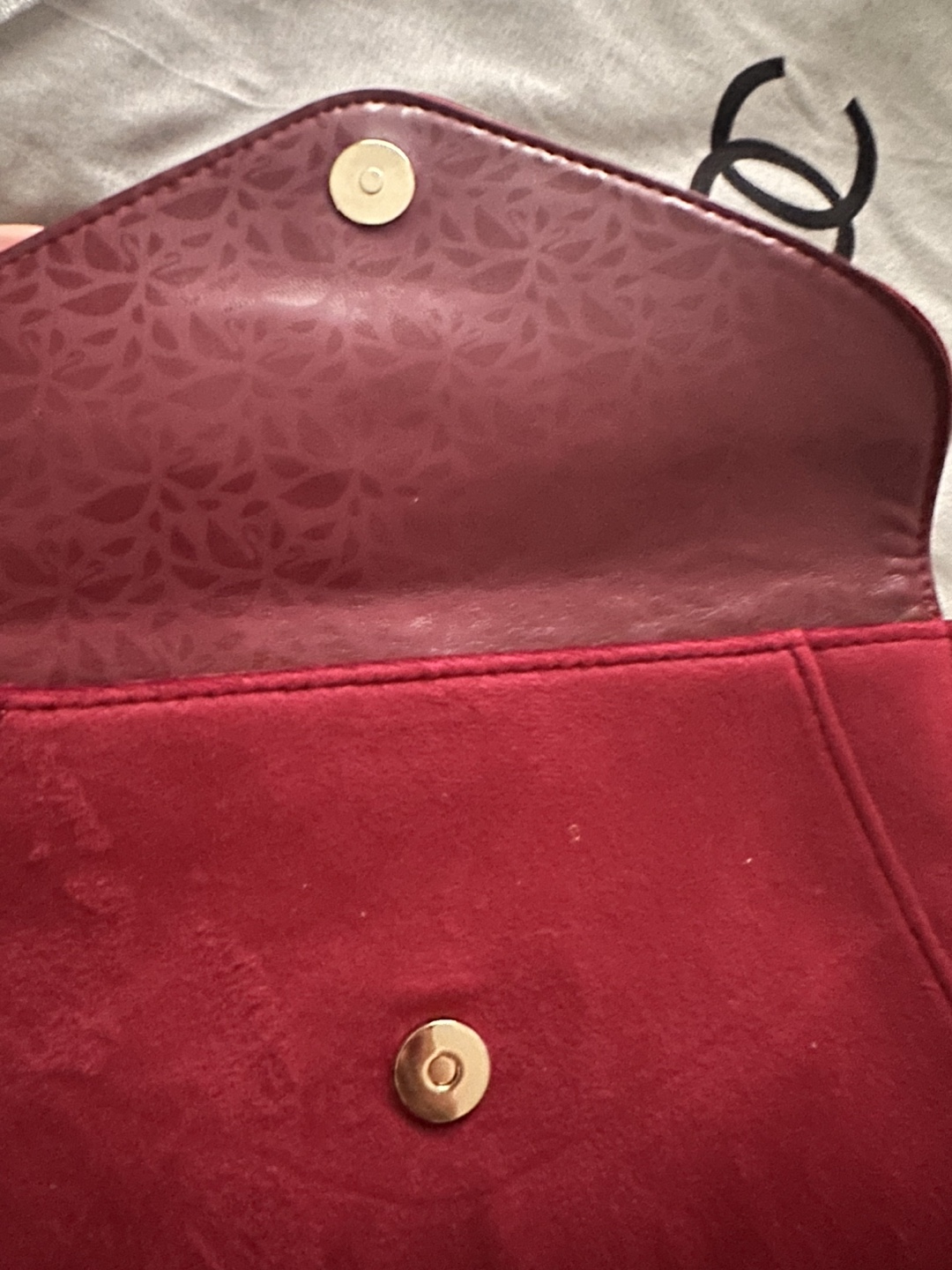 Swarovski Red Clutch & Guess Black Pouch - photo 5