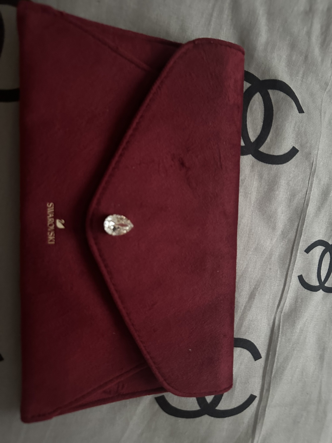 Swarovski Red Clutch & Guess Black Pouch - photo 4