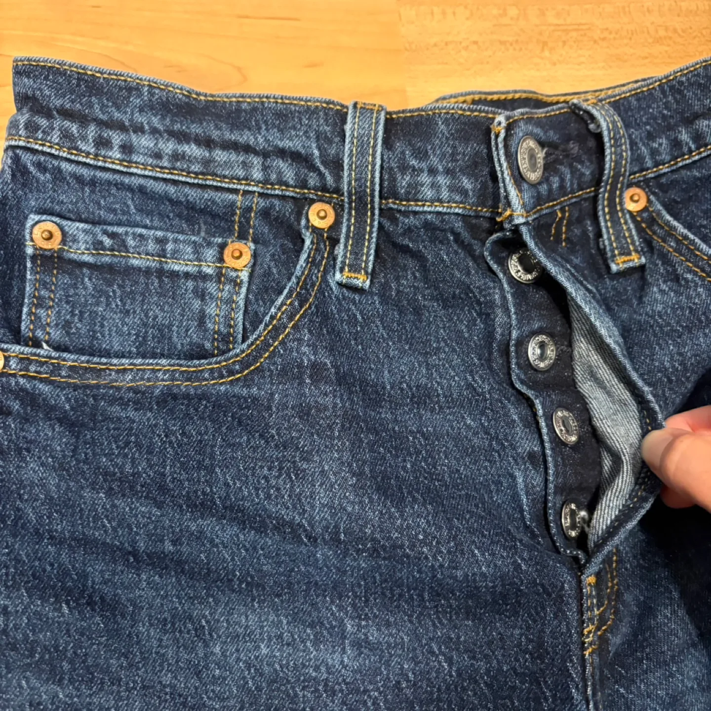 Levi's 501 Denim Shorts - Size 27 image indicator(3)