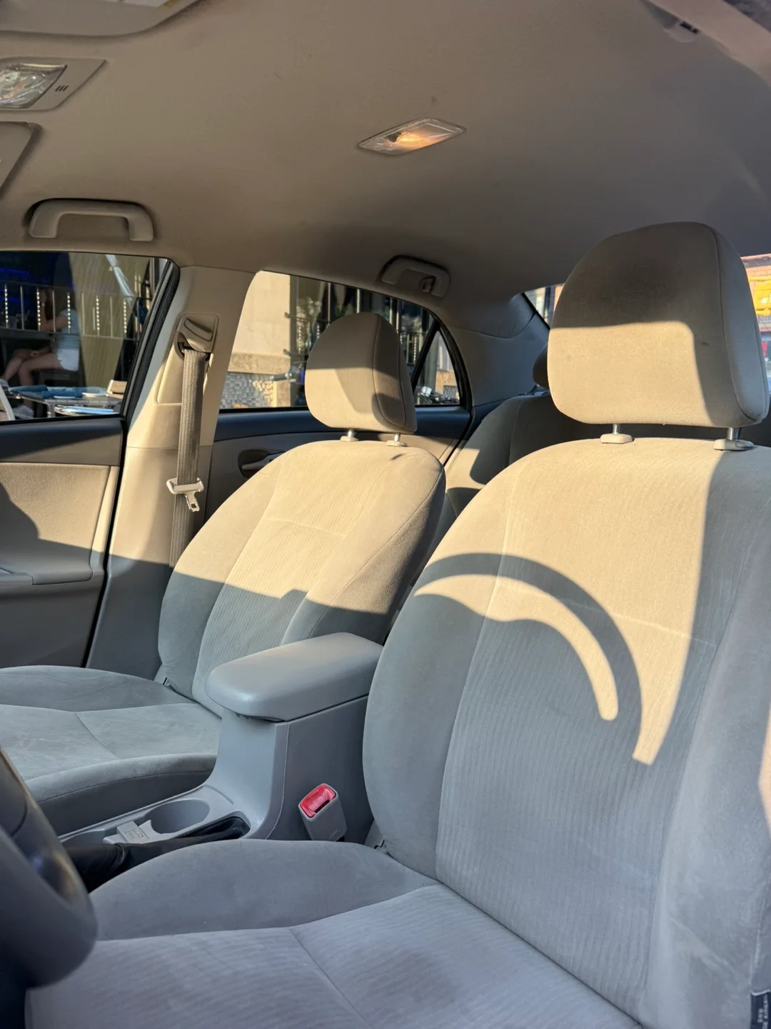 2010 Toyota Corolla LE - 72k miles image indicator(5)