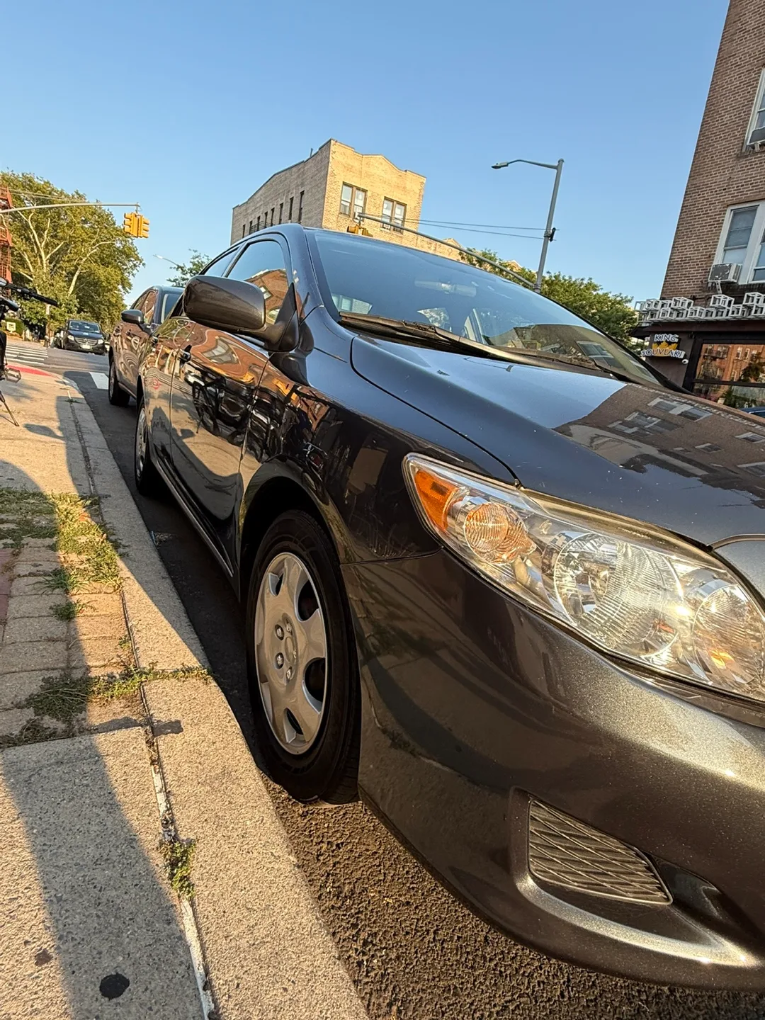 2010 Toyota Corolla LE - 72k miles image indicator(2)