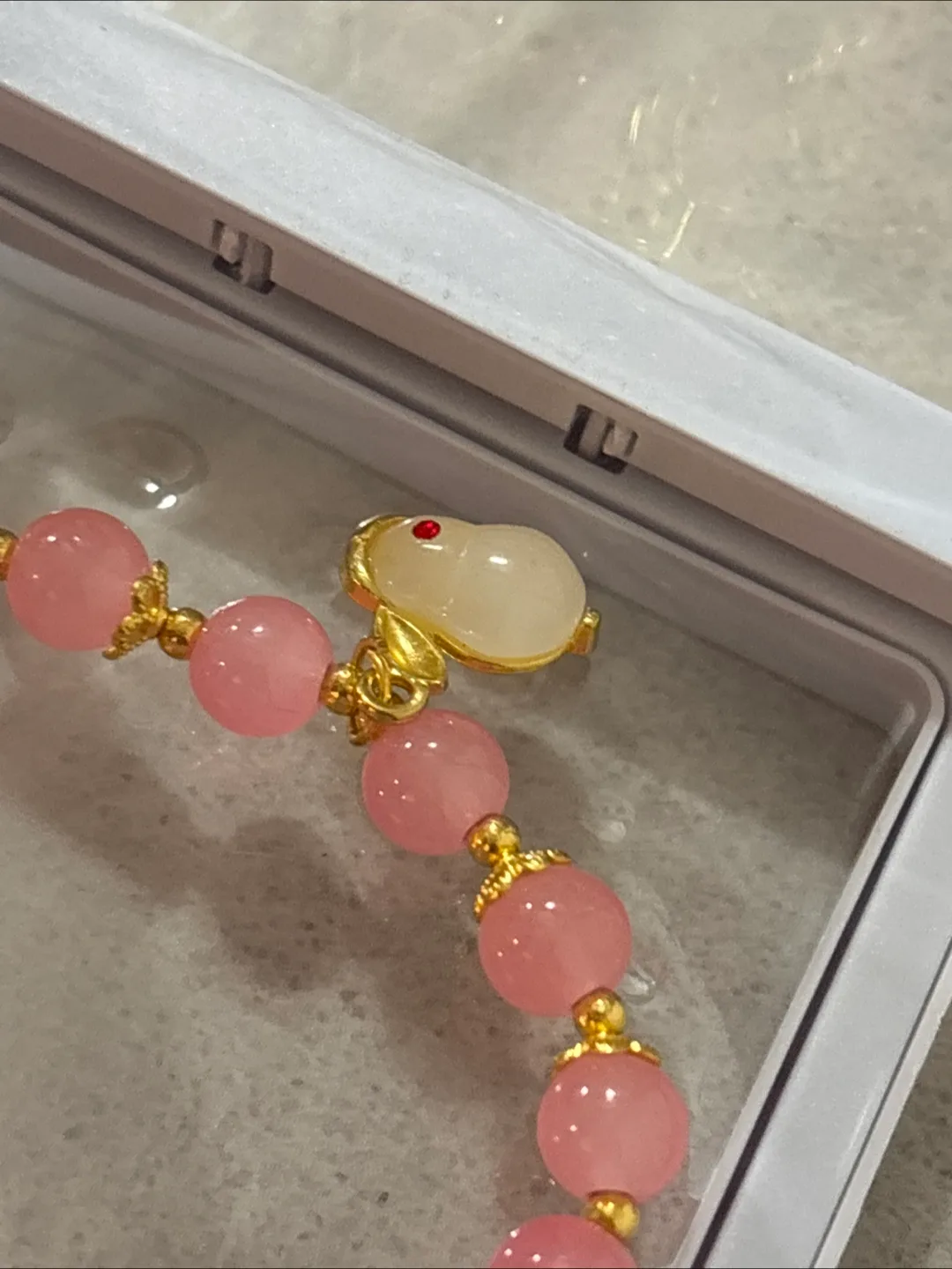 Pink Beaded Bracelet with Bunny Charm image indicator(4)