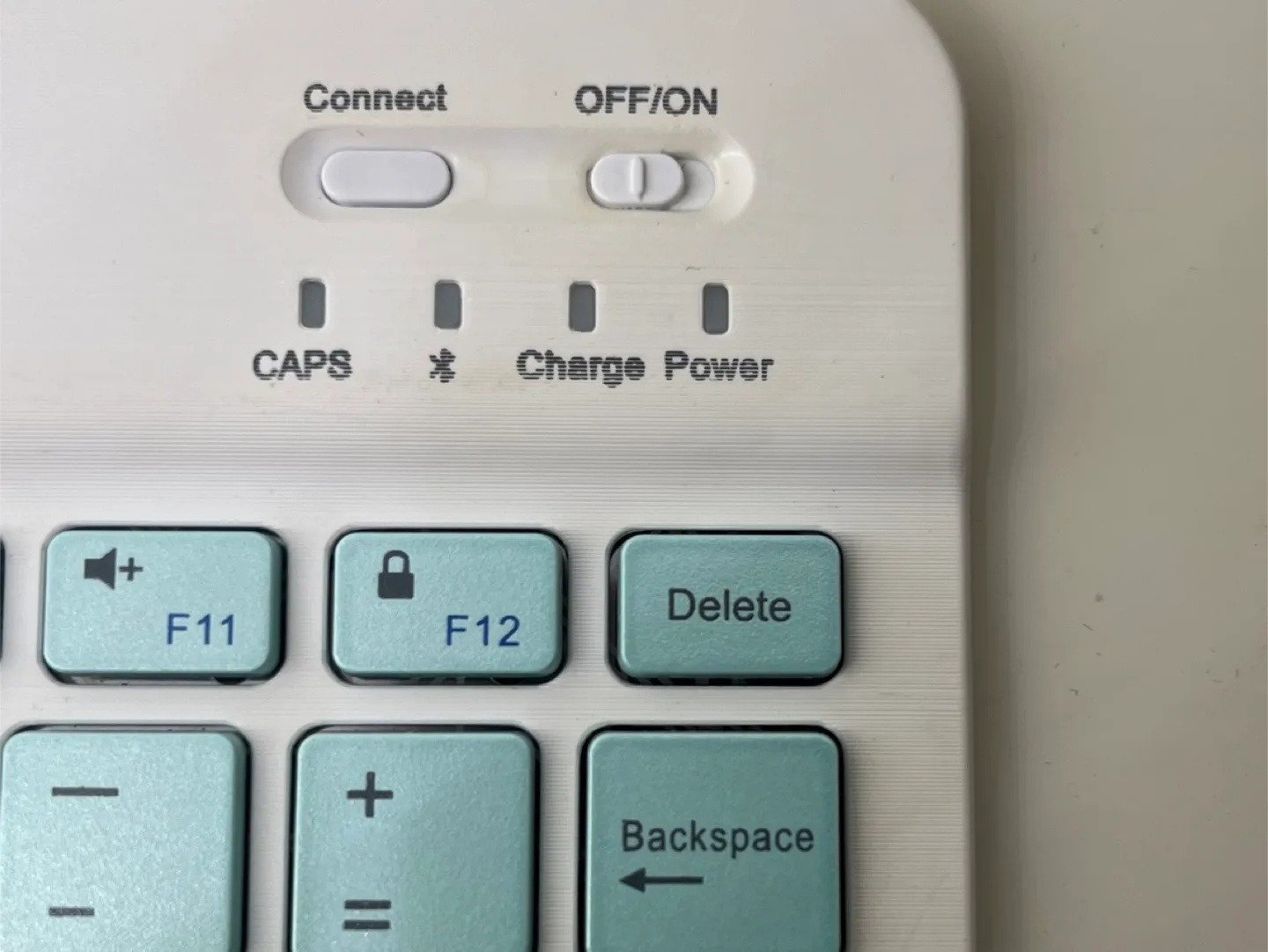 Wireless Keyboard White & Blue 🧡 image indicator(3)