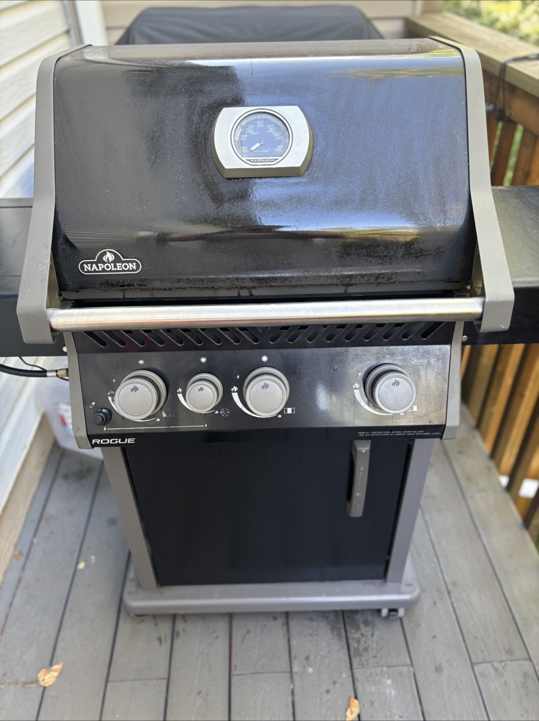 Napoleon Rogue 425 BBQ Grill, Cover, and Rotisserie Kit