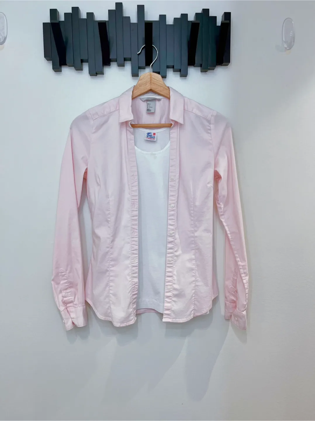 H&M Women’s Pink Long Sleeve Button-Up - Size 2 thumbnail